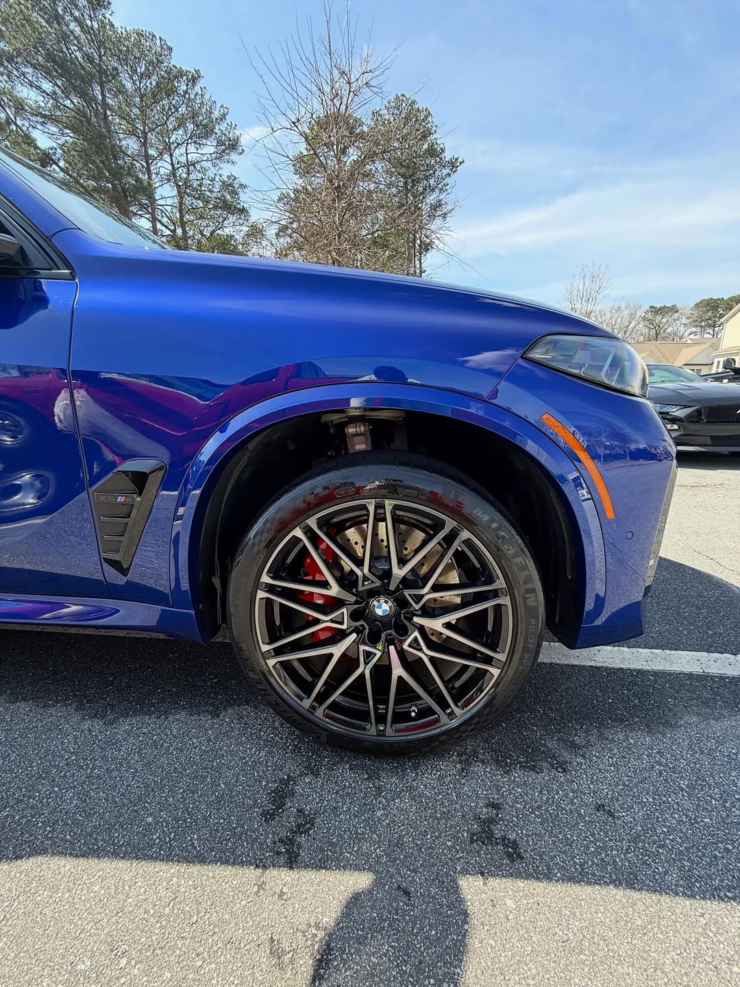 Close-up of BMW X5 M Competition wheel and brake detail