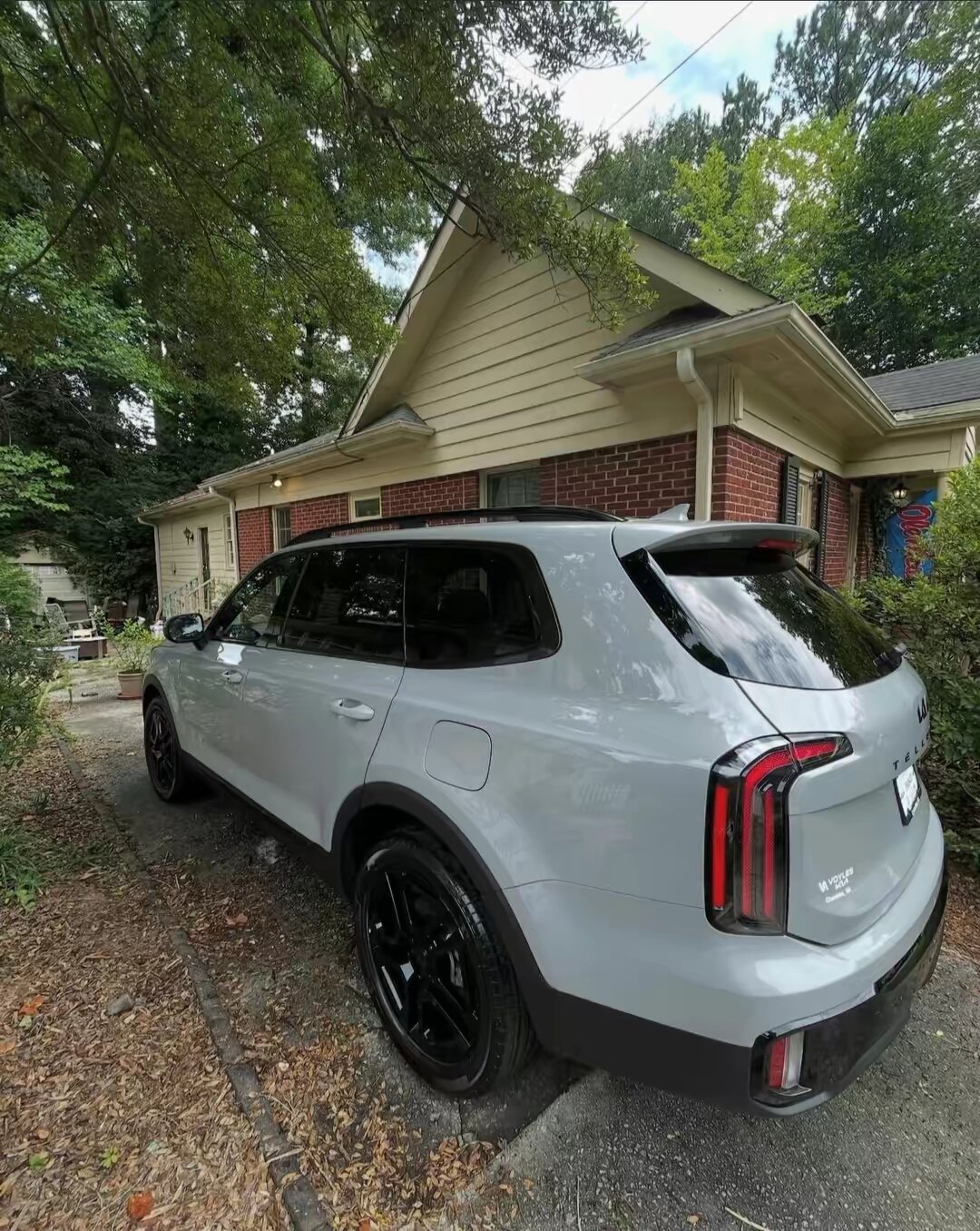 Kia Telluride rear three-quarter after exterior detail